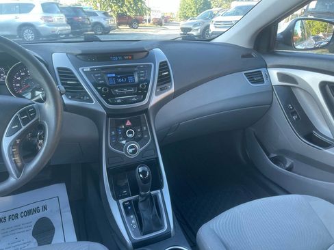 Used 2015 Hyundai Elantra SE FWD image 22
