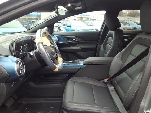 New 2026 Chevrolet Equinox EV LT image 11