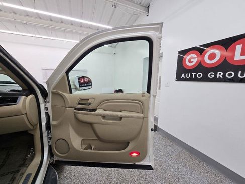 Used 2013 Cadillac Escalade Luxury RWD image 27