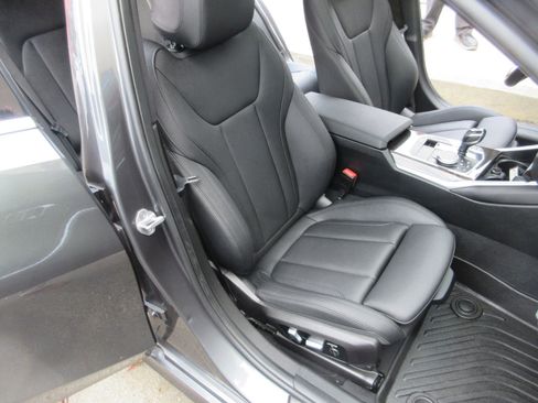 Used 2021 BMW 330i Sedan w/ Premium Package image 21