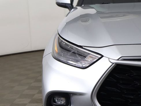 Used 2024 Toyota Highlander XLE AWD/4WD image 14