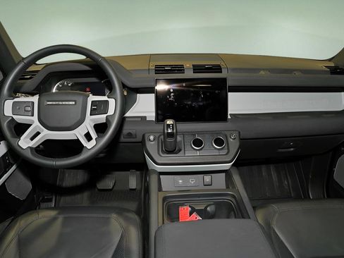 Used 2023 Land Rover Defender 130 SE image 2