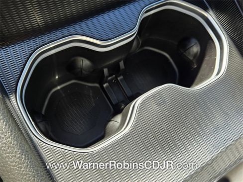 New 2025 Jeep Grand Cherokee Altitude image 21