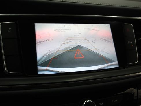 Used 2019 Buick Enclave Essence image 19