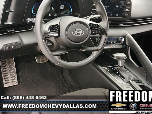 Used 2025 Hyundai Elantra Sport FWD image 20
