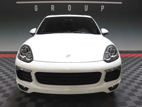 Used 2018 Porsche Cayenne Platinum Edition w/ Premium Package image 12