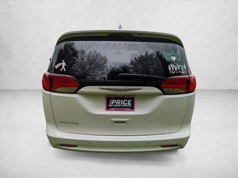 Used 2018 Chrysler Pacifica LX FWD image 6