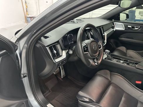 Used 2019 Volvo S60 T6 R-Design image 9