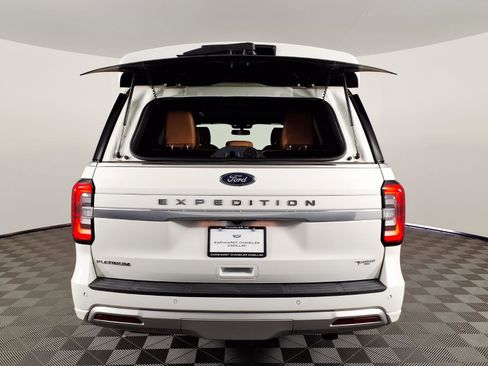 Used 2024 Ford Expedition Platinum AWD/4WD image 9