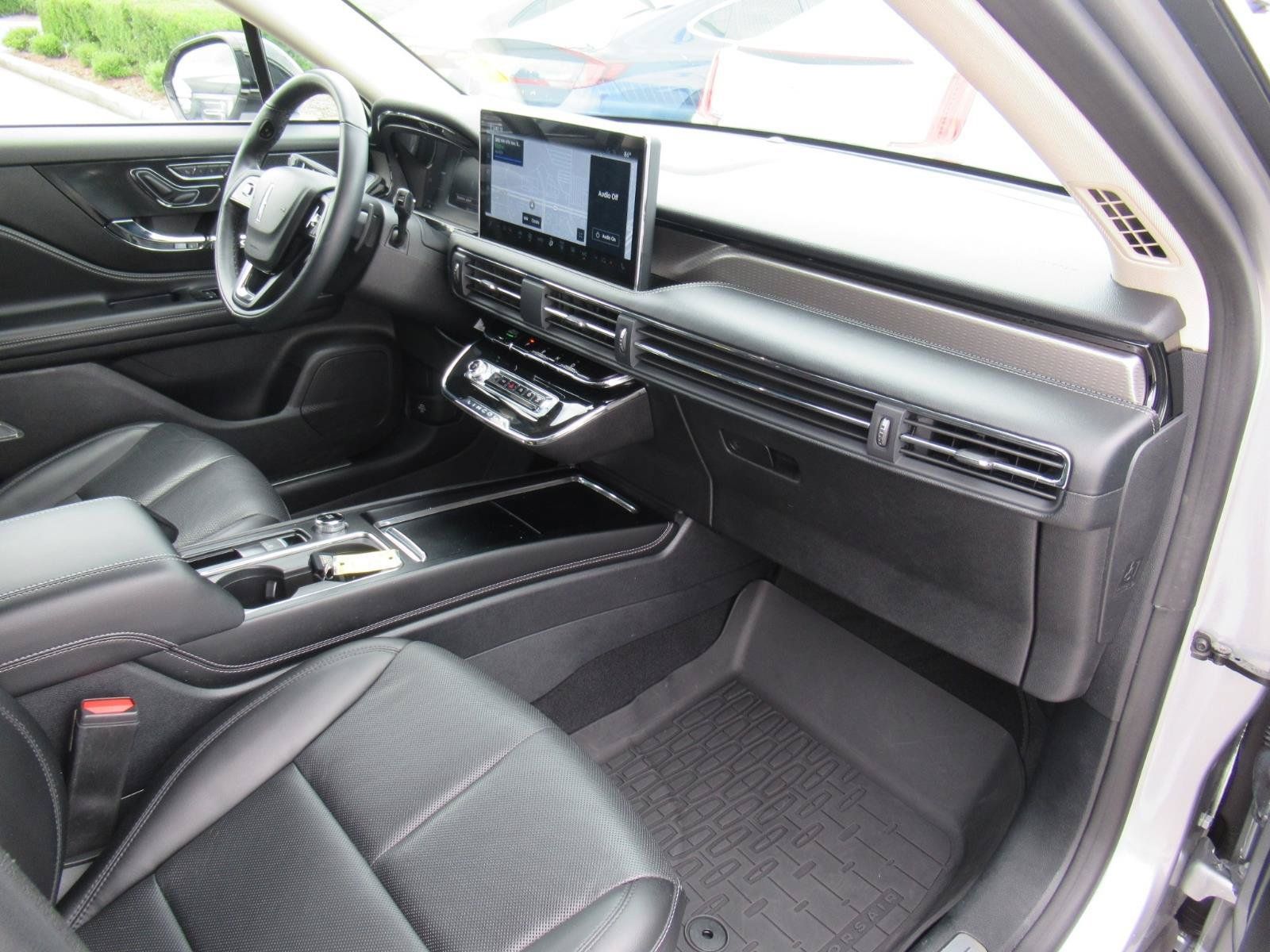 Used 2023 Lincoln Corsair Reserve FWD image 11