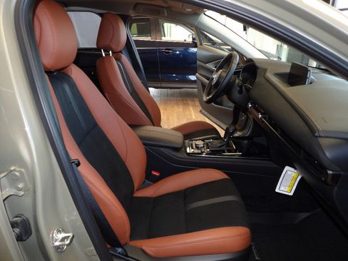 Used 2025 MAZDA CX-30 Carbon image 14