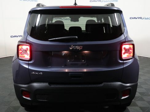 Used 2023 Jeep Renegade Latitude w/ Premium Group AWD/4WD image 7