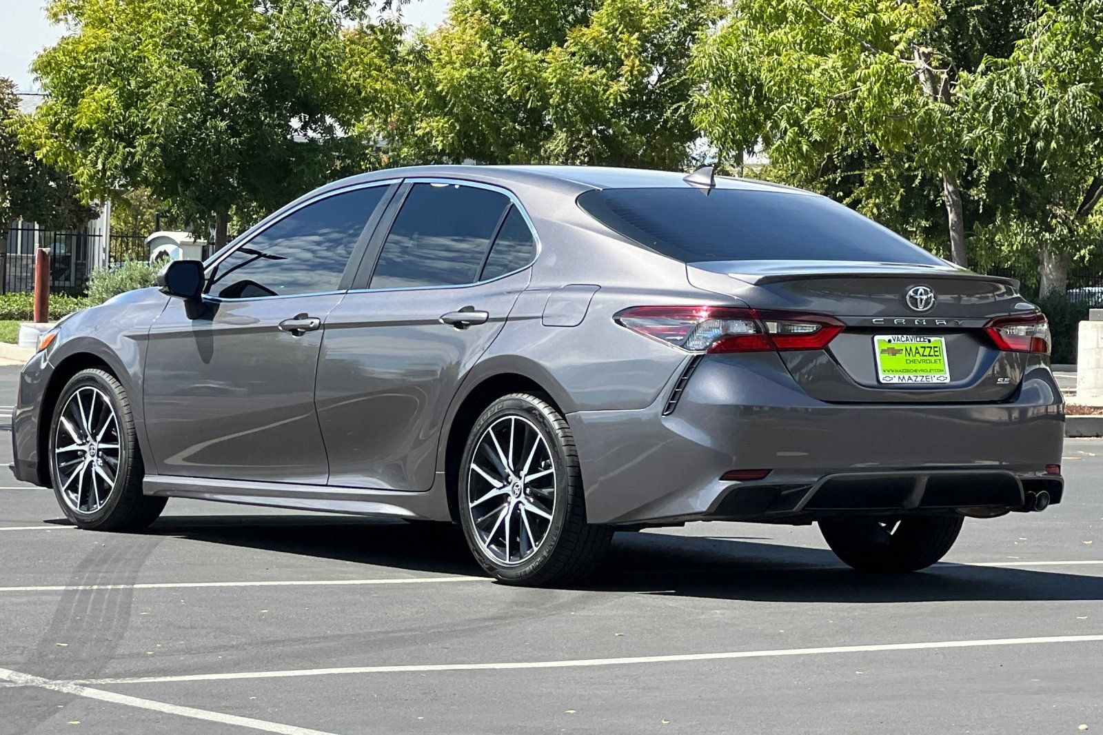 Used 2024 Toyota Camry SE FWD image 3