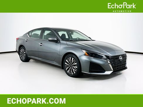 Used 2023 Nissan Altima 2.5 SV w/ SV Premium Package FWD image 1