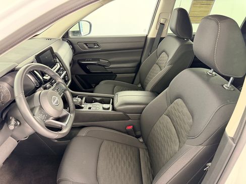 Used 2025 Nissan Pathfinder SV AWD/4WD image 5