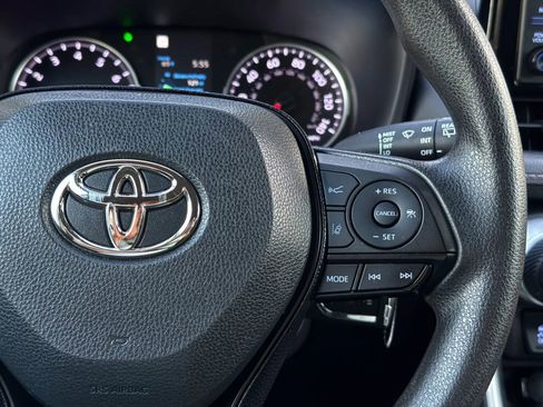 Used 2021 Toyota RAV4 LE image 29