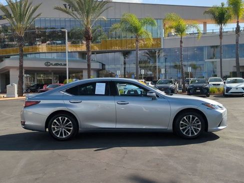 Used 2022 Lexus ES 300h w/ Accessory Package image 4