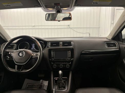 Used 2017 Volkswagen Jetta SEL Premium image 21