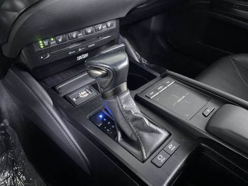 Used 2020 Lexus ES 300h Ultra Luxury w/ Accessory Package 2 FWD image 18