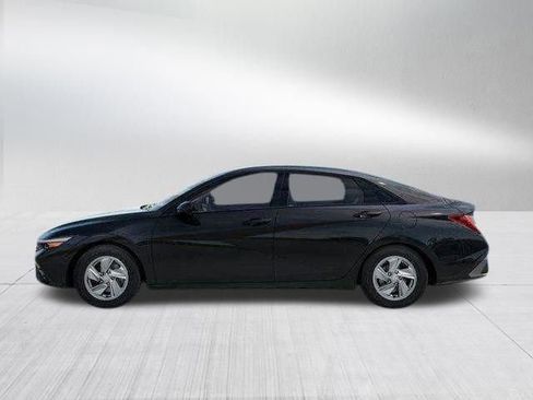 New 2026 Hyundai Elantra SE FWD image 3