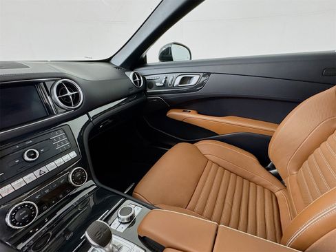 Used 2020 Mercedes-Benz SL 550 image 26