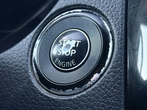 Used 2016 Nissan Rogue SV image 26