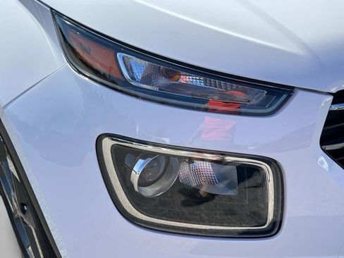 New 2025 Hyundai Venue SEL FWD image 11