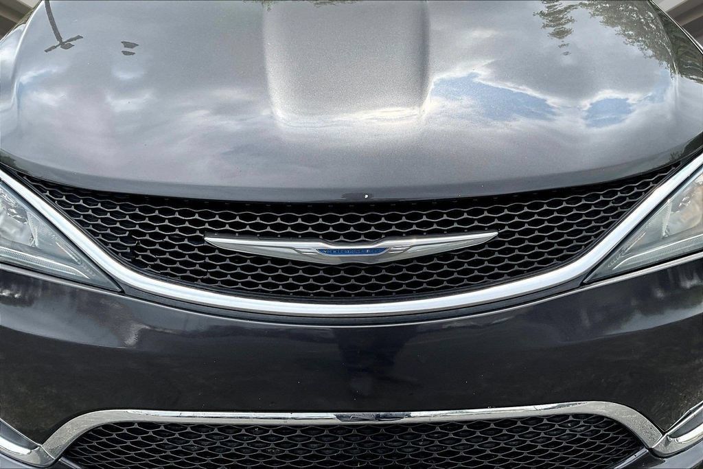 Used 2018 Chrysler Pacifica Touring-L w/ Tire & Wheel Group FWD image 33