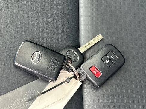 Used 2023 Toyota Tacoma Limited image 29