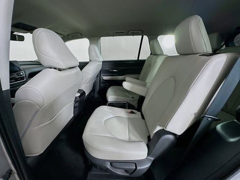 Used 2025 Toyota Grand Highlander FWD image 28