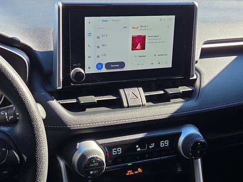 Used 2025 Toyota RAV4 XLE image 16