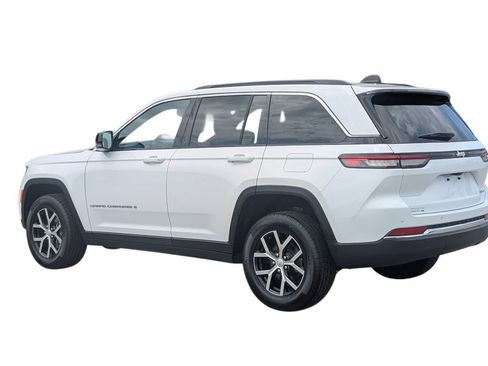 Used 2025 Jeep Grand Cherokee Limited RWD image 10