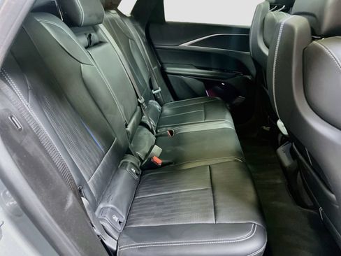 Used 2025 Cadillac Lyriq Sport AWD/4WD image 25