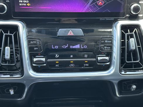Certified 2023 Kia Sorento SX FWD image 33