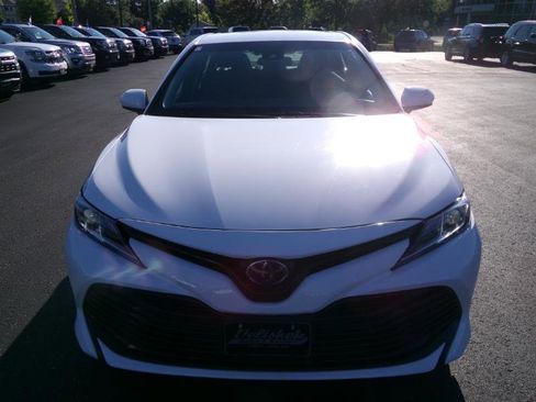 Used 2018 Toyota Camry LE image 8