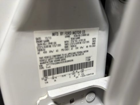 Used 2014 Ford F250 Lariat w/ Lariat Interior Package image 31