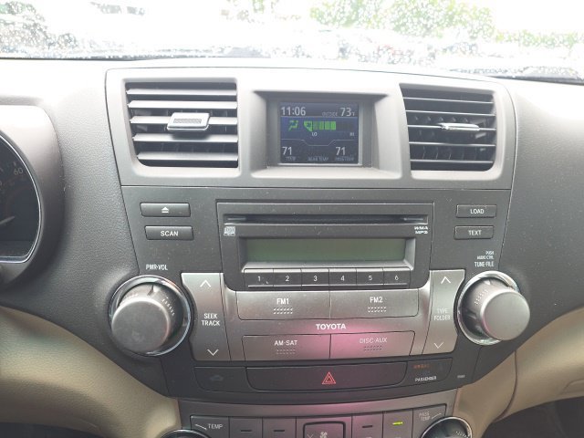 Used 2010 Toyota Highlander SE FWD image 2