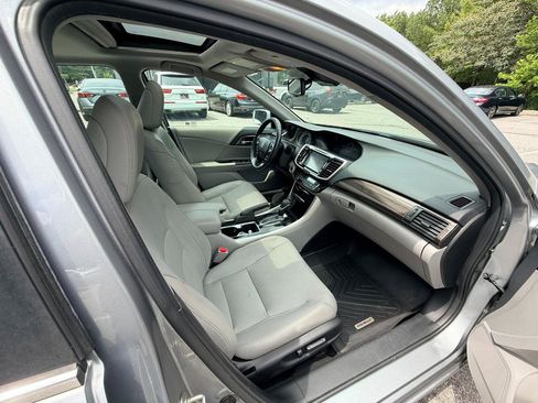 Used 2017 Honda Accord EX-L image 14
