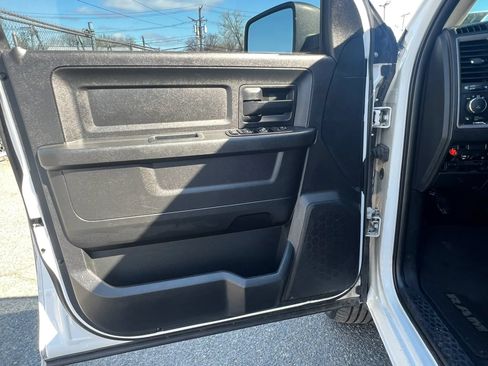 Used 2017 RAM 1500 Express AWD/4WD image 11