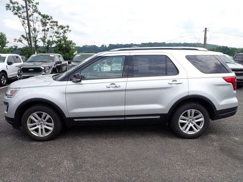 Used 2018 Ford Explorer XLT w/ Equipment Group 202A AWD/4WD image 2