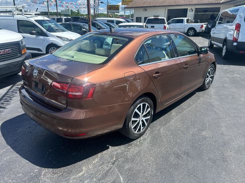 Used 2017 Volkswagen Jetta SE FWD image 5
