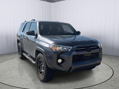 Used 2020 Toyota 4Runner SR5 Premium RWD image 2