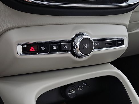 New 2026 Volvo XC40 B5 Plus w/ Protection Package Premier image 14