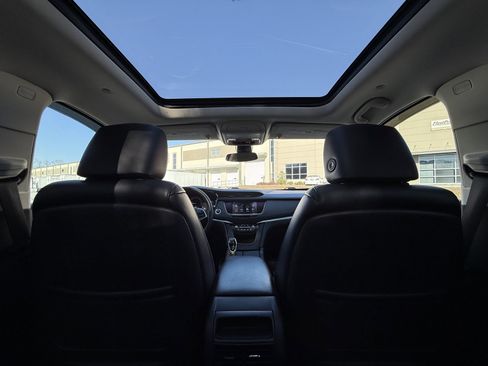 Used 2017 Cadillac XT5 Luxury w/ Driver Awareness Package image 33