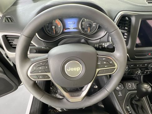 Used 2022 Jeep Cherokee Latitude Lux w/ Mopar Interior Package AWD/4WD image 11