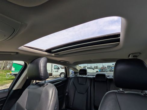 Used 2018 Ford Fusion Titanium image 19