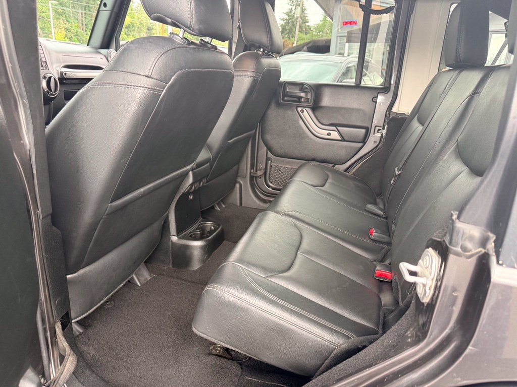 Used 2018 Jeep Wrangler Unlimited Sahara w/ Max Tow Package AWD/4WD image 29