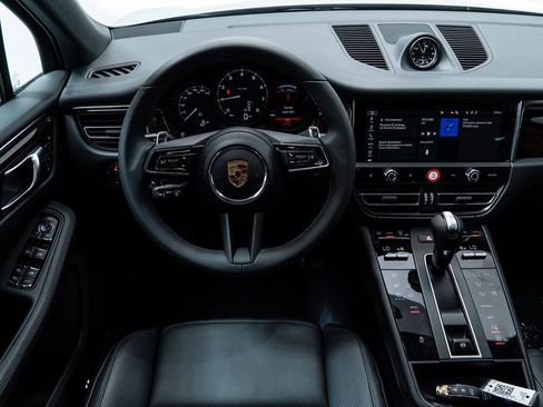 Used 2025 Porsche Macan AWD/4WD image 14