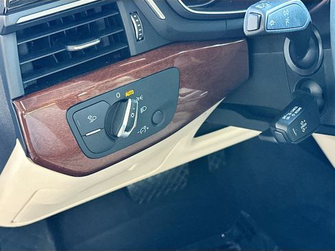 Used 2021 Audi A4 2.0T Premium w/ Convenience Package image 10