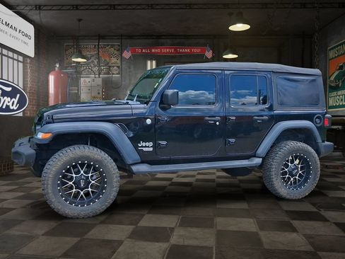 Used 2018 Jeep Wrangler Unlimited Sport S AWD/4WD image 3